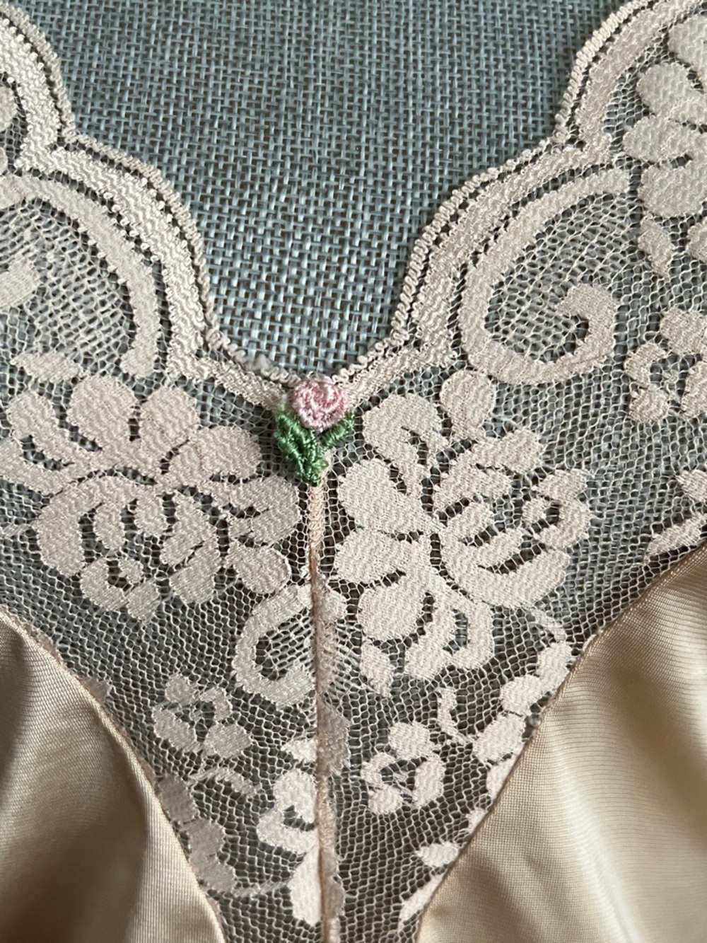 Vintage Maidenform Lace Chantilly Champagne Color Cami - Picture 6 of 12